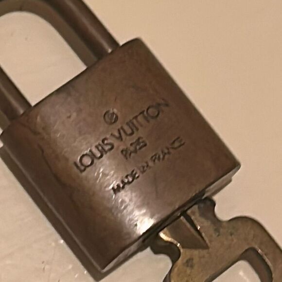 Louis Vuitton Paris Women's Padlock Lock & Key Gold Brass #320 Authentic LV - Picture 8 of 8